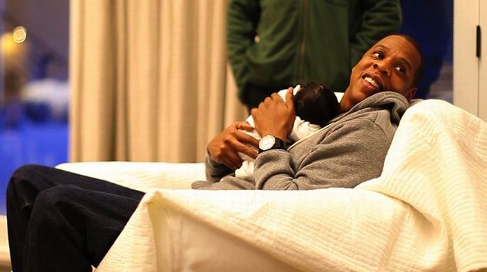 The First Photos of Beyonce and Jay Z Daughter Blue Ivy (4 pics)
