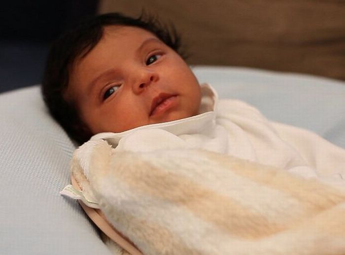The First Photos of Beyonce and Jay Z Daughter Blue Ivy (4 pics)