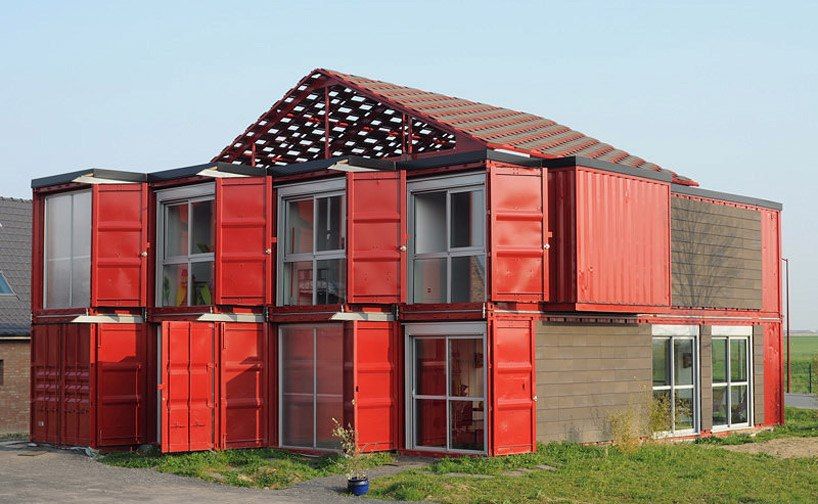 House Built with Containers (18 pics)