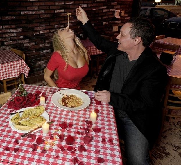 Courtney Stodden's Valentine's Day (7 pics)