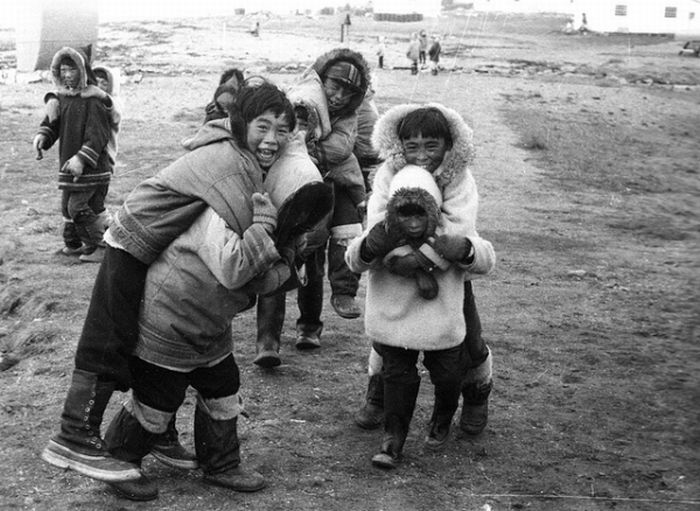 Children Playing (32 pics)