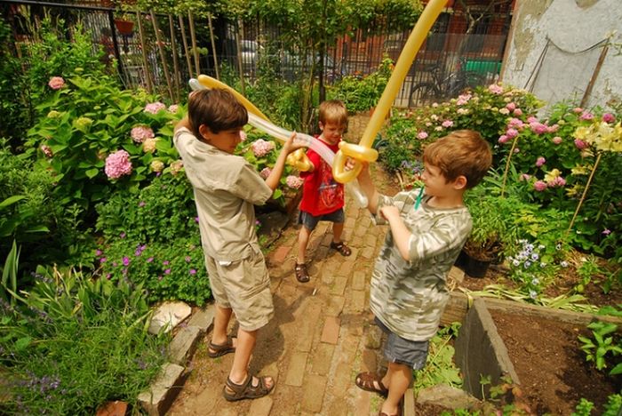 Children Playing (32 pics)