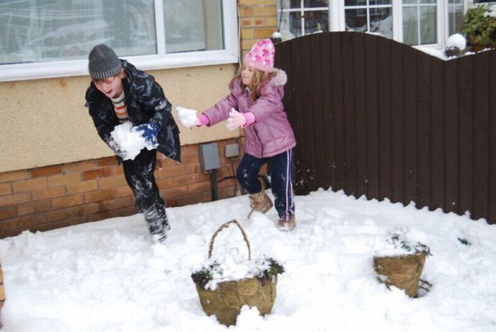 Children Playing (32 pics)