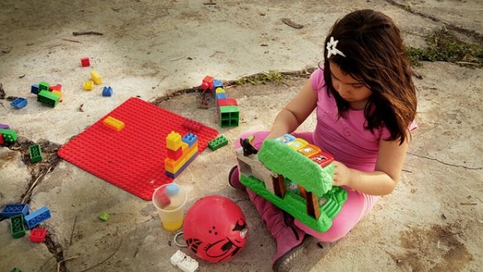 Children Playing (32 pics)