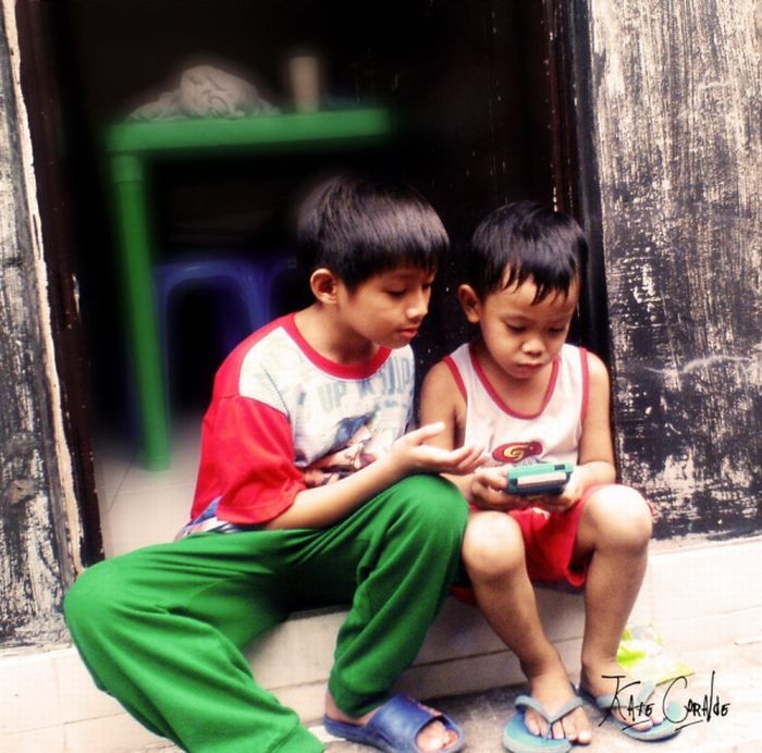 Children Playing (32 pics)
