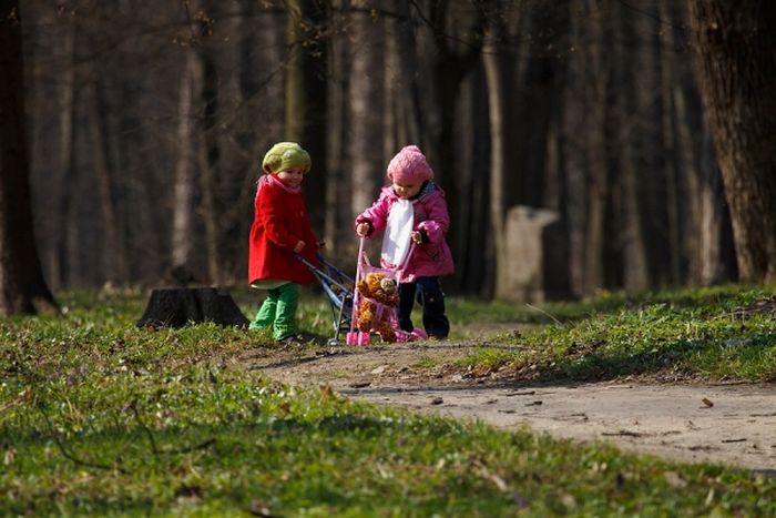 Children Playing (32 pics)