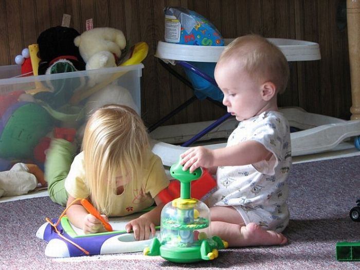 Children Playing (32 pics)