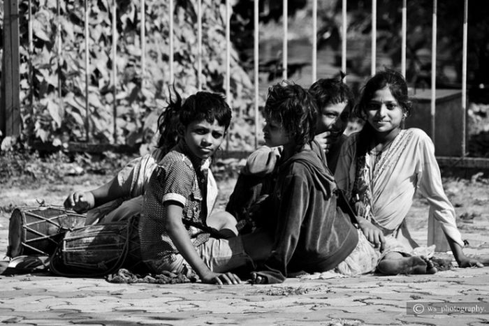Children Playing (32 pics)