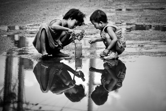 Children Playing (32 pics)