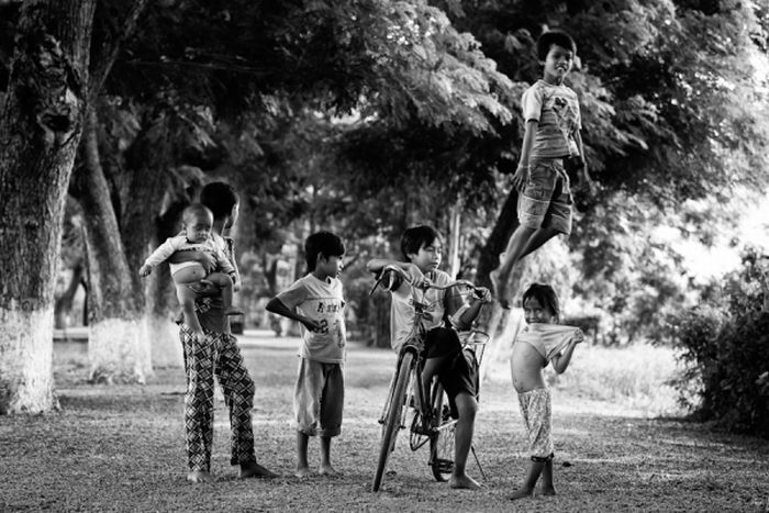 Children Playing (32 pics)