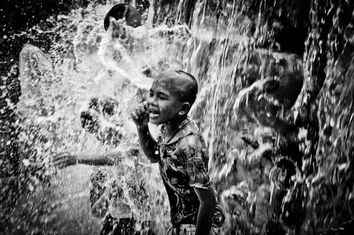 Children Playing (32 pics)
