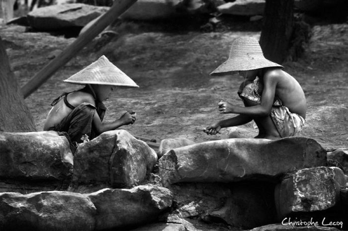 Children Playing (32 pics)