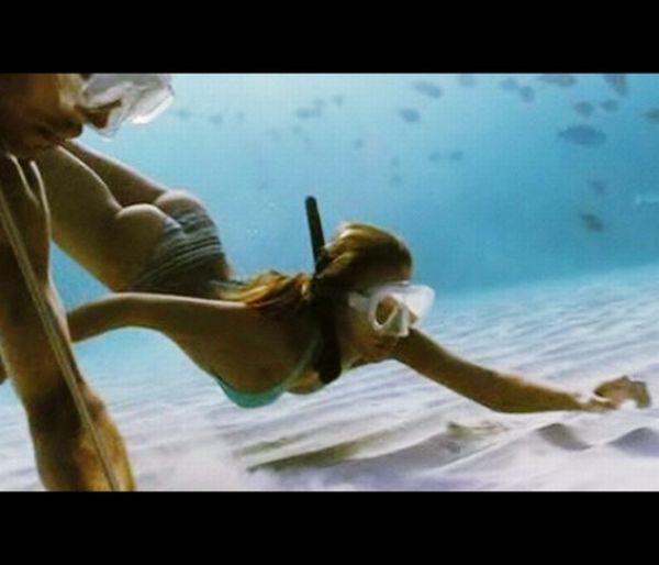 Hot Girls Scuba Diving (45 pics)