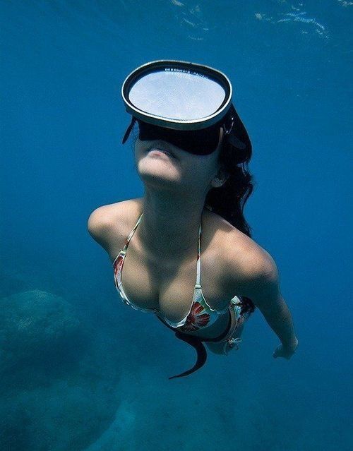 Hot Girls Scuba Diving (45 pics)