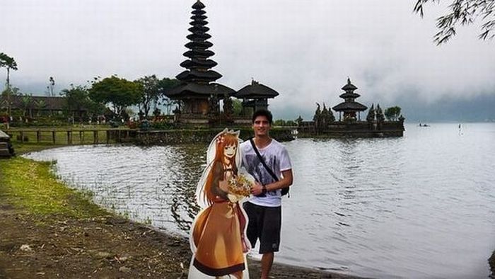 Travelling with a Girlfriend (32 pics)