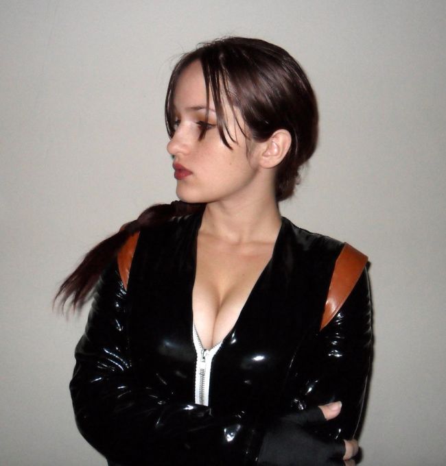 Lara Croft Tomb Raider Cosplay (30 pics)