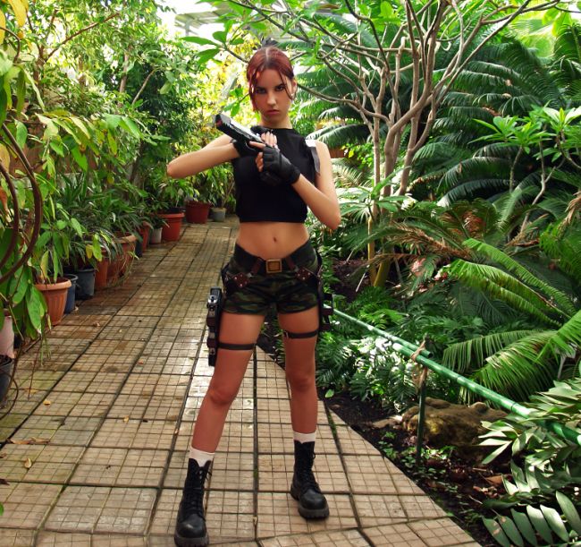 Lara Croft Tomb Raider Cosplay (30 pics)