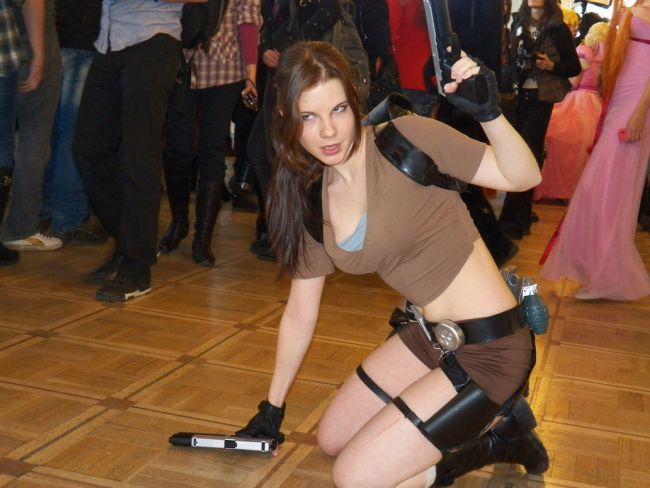 Lara Croft Tomb Raider Cosplay (30 pics)