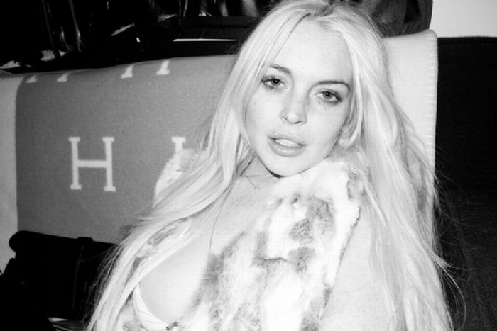 Lindsay Lohan's Cleavage (18 pics)