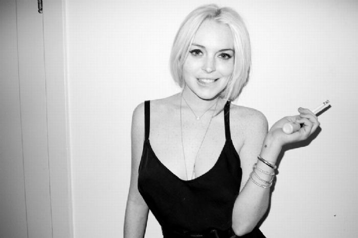 Lindsay Lohan's Cleavage (18 pics)