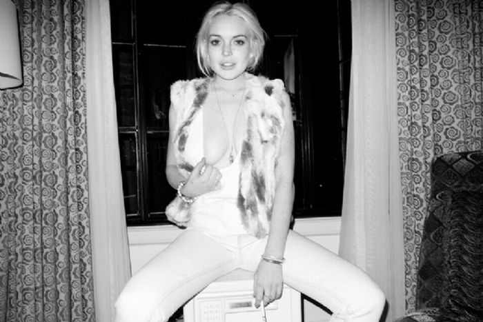 Lindsay Lohan's Cleavage (18 pics)