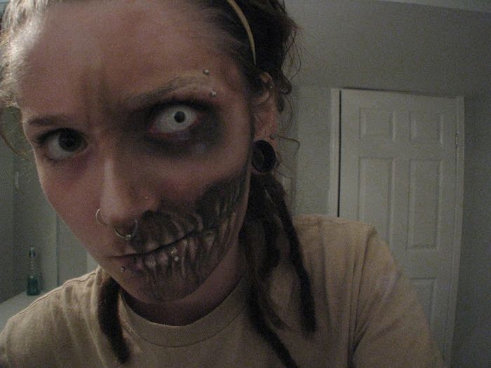 Creating Zombies with Makeup (8 pics)