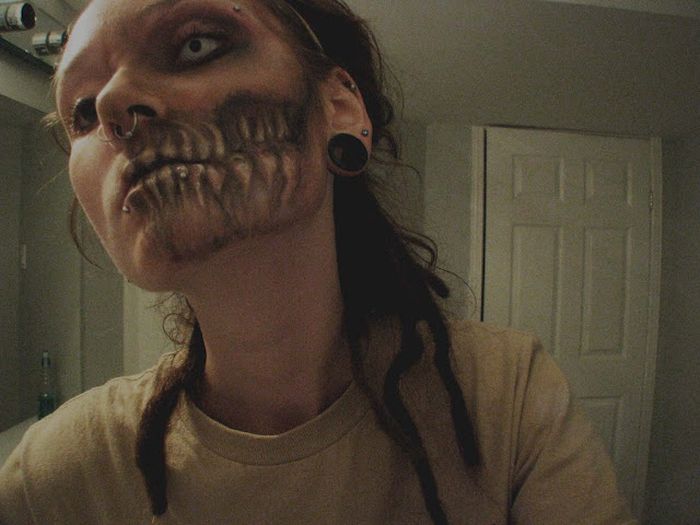 Creating Zombies with Makeup (8 pics)