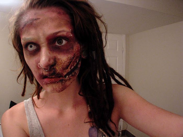 Creating Zombies with Makeup (8 pics)