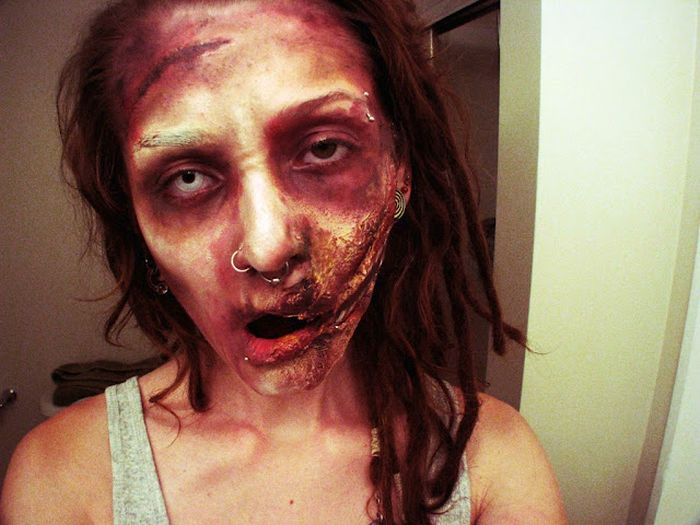 Creating Zombies with Makeup (8 pics)