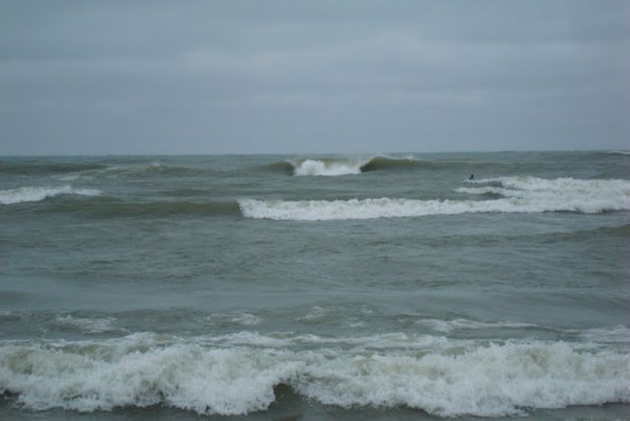 Surfing the Great Lakes in the Winter (11 pics)