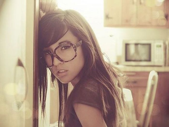 Sexy Girls Wearing Glasses (43 pics)