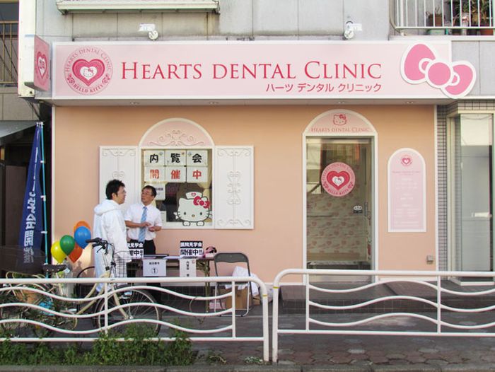Hello Kitty Dental Clinic in Tokyo (8 pics)