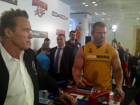 Arnold Schwarzenegger Twitpics (35 pics)