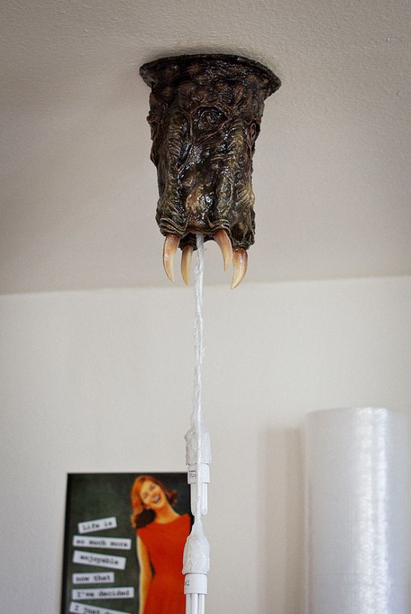 Half-Life Barnacle Ceiling Lamp (7 pics)