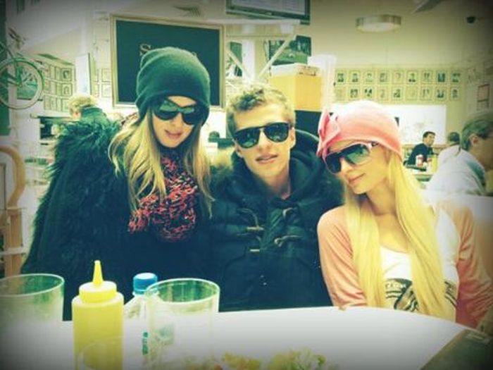 Paris Hilton Twitpics (40 pics)