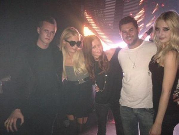 Paris Hilton Twitpics (40 pics)