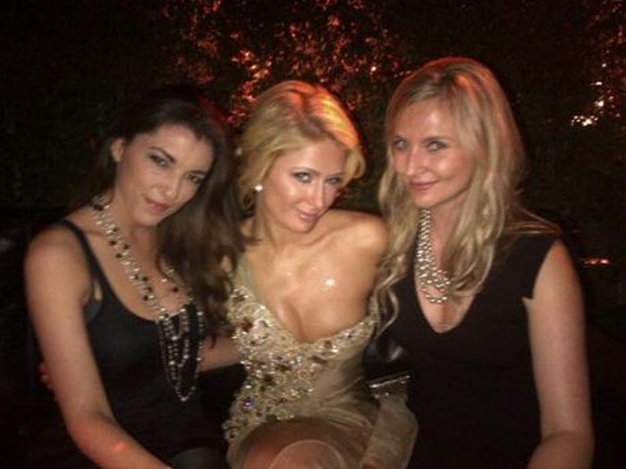 Paris Hilton Twitpics (40 pics)