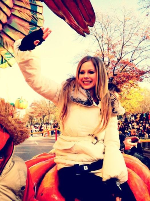 Avril Lavigne Twitpics (30 pics)
