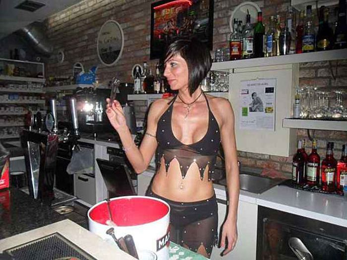 Busty Italian Barmaid (14 pics)