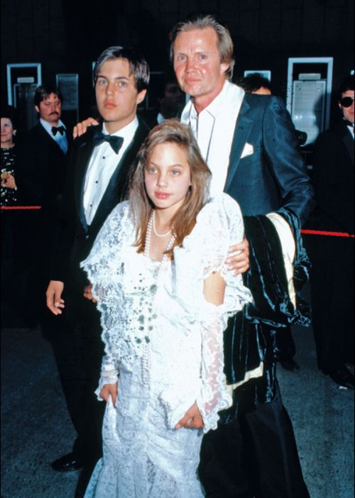 Angelina Jolie At The Oscars (14 pics)