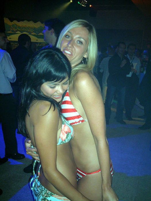 Bikini Girls at Daytona 500 (97 pics)