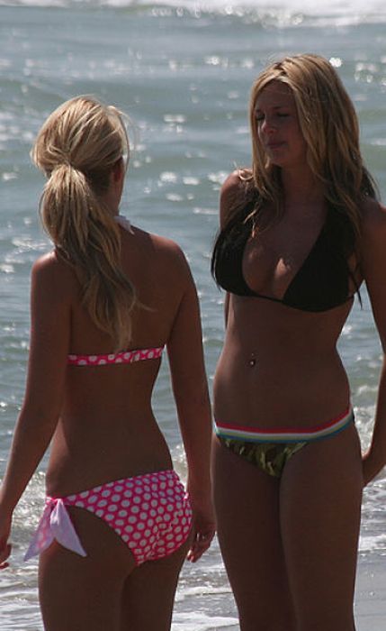 Bikini Girls at Daytona 500 (97 pics)