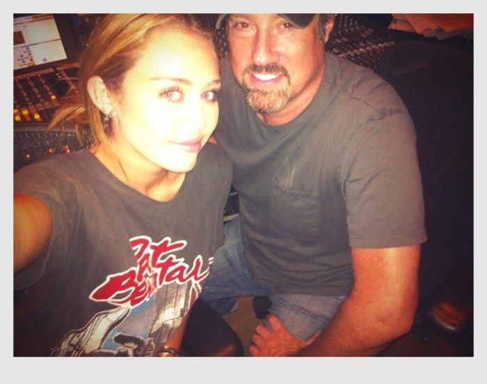 Miley Cyrus Twitpics (21 pics)