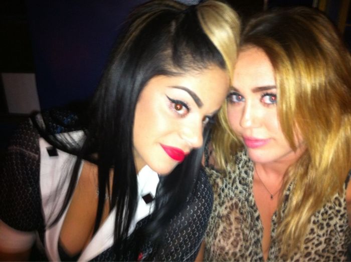 Miley Cyrus Twitpics (21 pics)