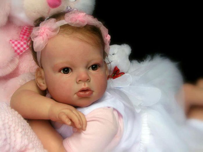Incredibly Realistic Reborn Baby Dolls (21 pics)