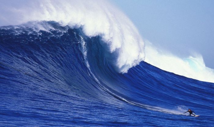 Surfing Giant Waves (23 pics)