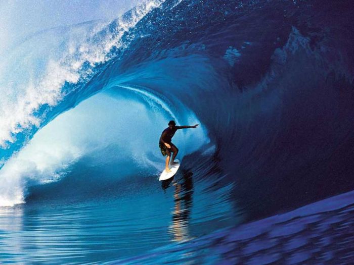 Surfing Giant Waves (23 pics)