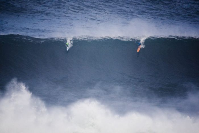 Surfing Giant Waves (23 pics)