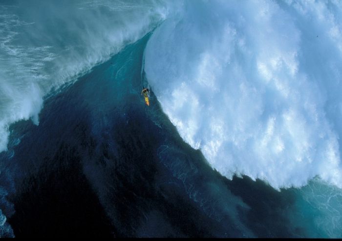 Surfing Giant Waves (23 pics)