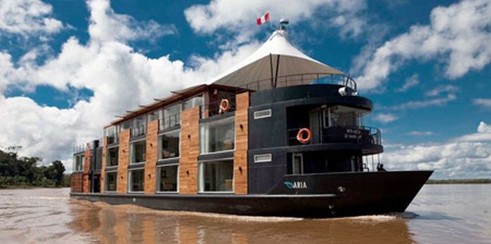 Floating Hotel on Amazon River in Peru (14 pics)